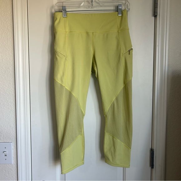Athleta Pants - Athleta Women’s Mesh Contender Capri Leggings - Size S